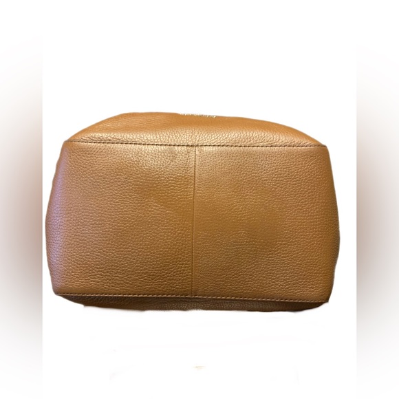 Michael Kors Large Pebble Leather Phoebe Bucket Bag - Picture 5 of 12